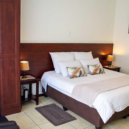 Amohela Guesthouse Midrand Quarto foto